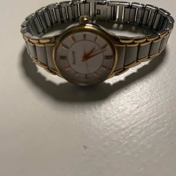 Accurist Quartz Watch - Picture 4 of 4
